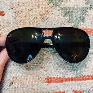 Authentic Ray-Ban Black Aviators with Case/Cloth